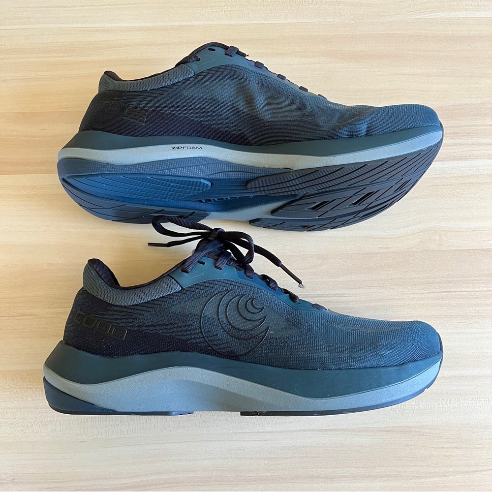 Topo Athletic Ultrafly 6 - Men’s - 9.5 - Stone Grey